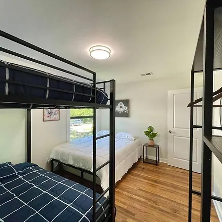 Cozy Renovated Farmhouse In Sm - Downtown 5 Mins